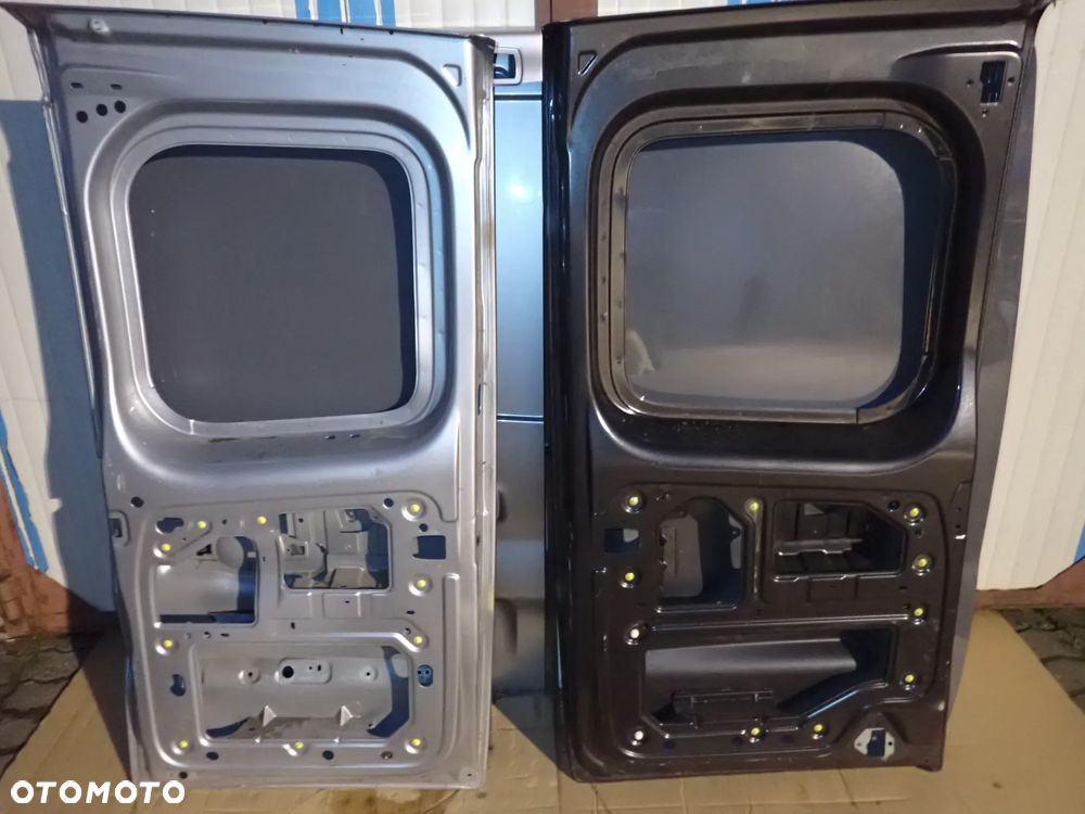 Trafic 3 VivaroB Talento NV300 Drzwi Tylne - 30