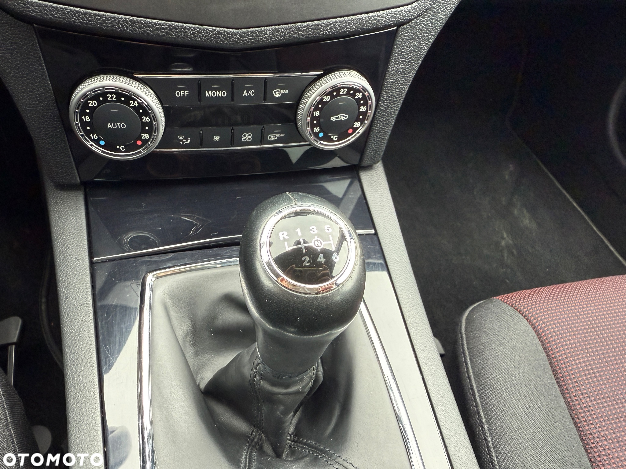 Mercedes-Benz Klasa C 180 T CDI DPF (BlueEFFICIENCY) - 27