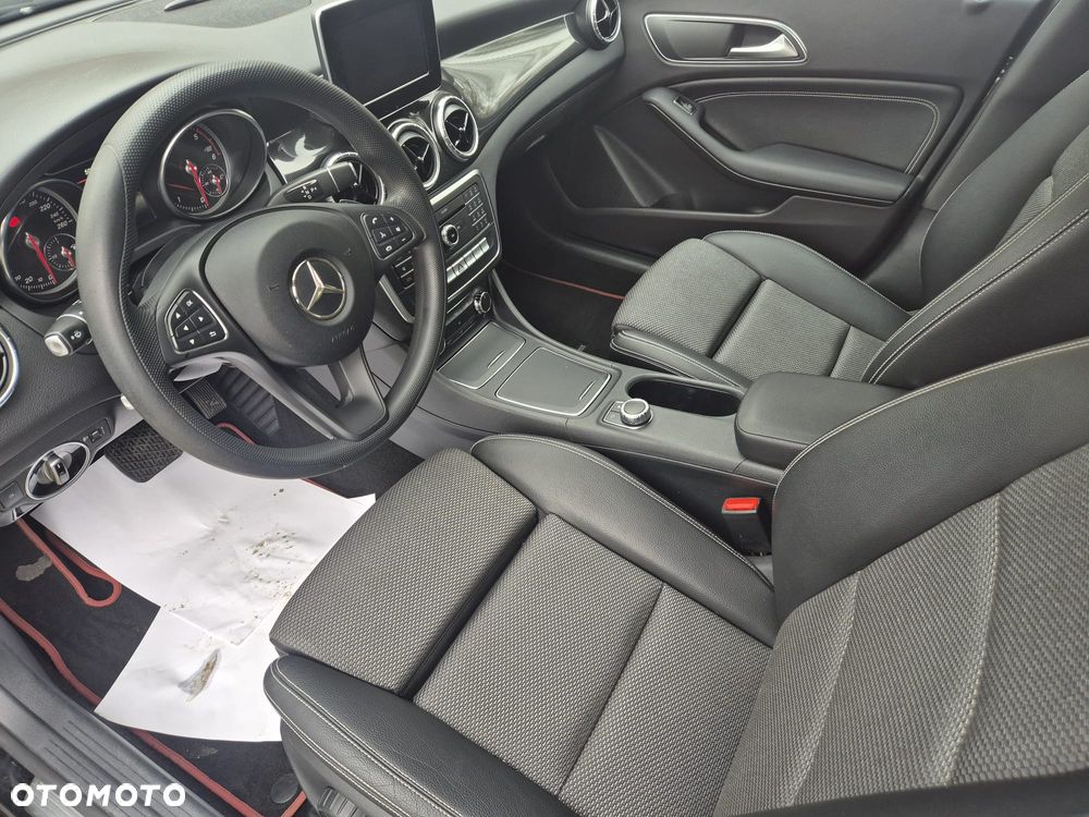Mercedes-Benz CLA 180 d 7G-DCT - 10