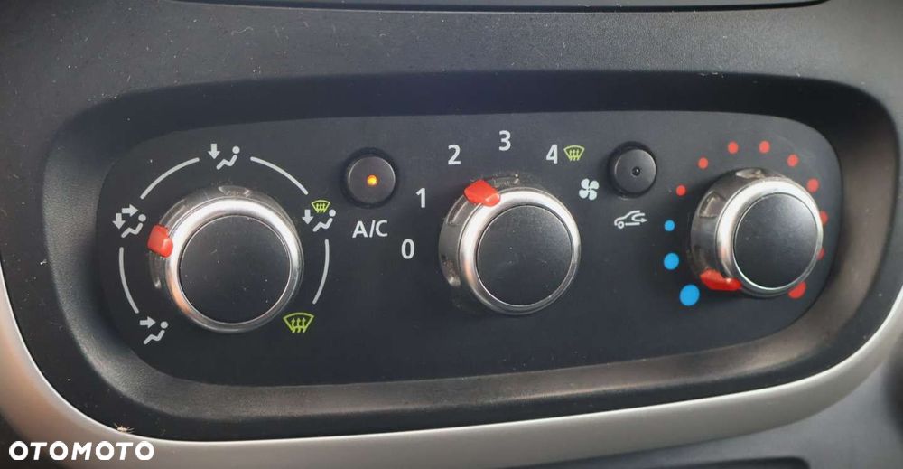 Opel Vivaro - 31
