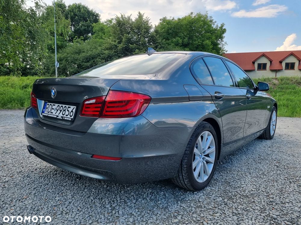 BMW Seria 5 528i Sport-Aut Luxury Line - 11