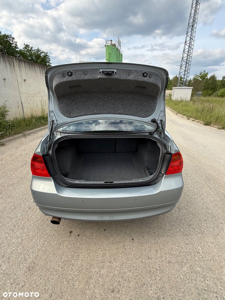 BMW Seria 3 318i - 8