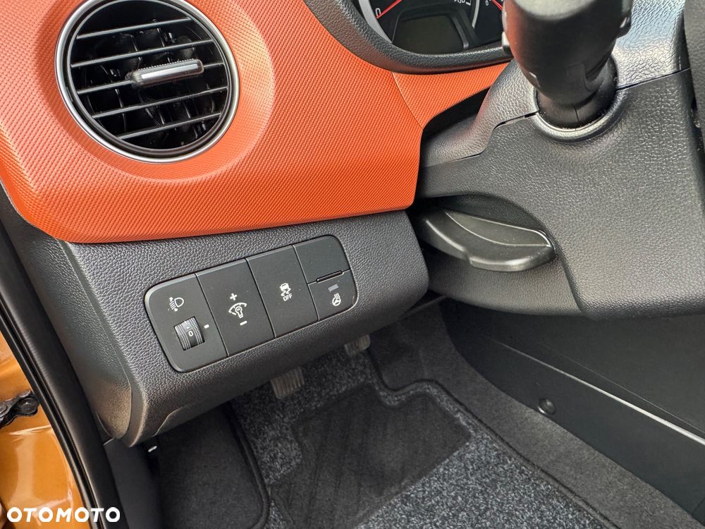 Hyundai i10 1.2 Fifa World Cup Edition - 18