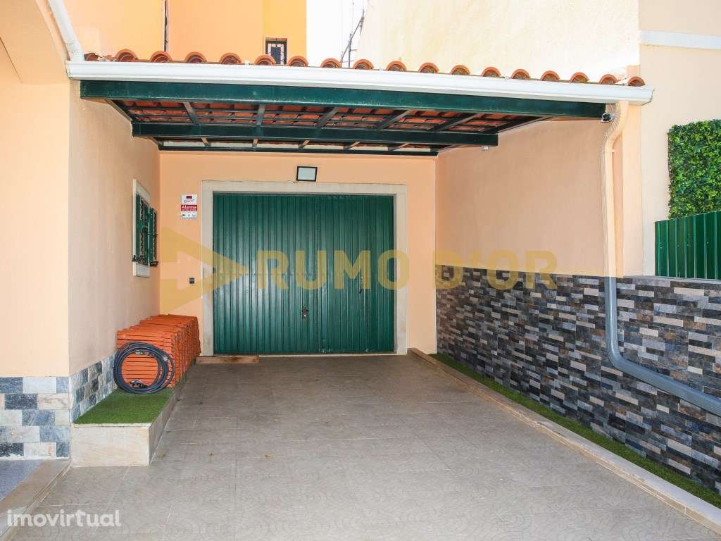 Viva com Conforto: Moradia T4 Espaçosa no Carregado com Garagem e L... - Grande imagem: 5/54