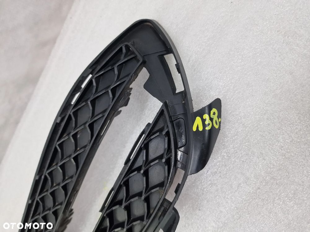 MERCEDES E-KLASSA W212 09- PRAWA KRATKA BOCZNA ZDERZAKA PRZEDNIEGO PRZÓD ( AVANGARDE ) , NR A2128851823 , NR AUKCJI C/138 - 2