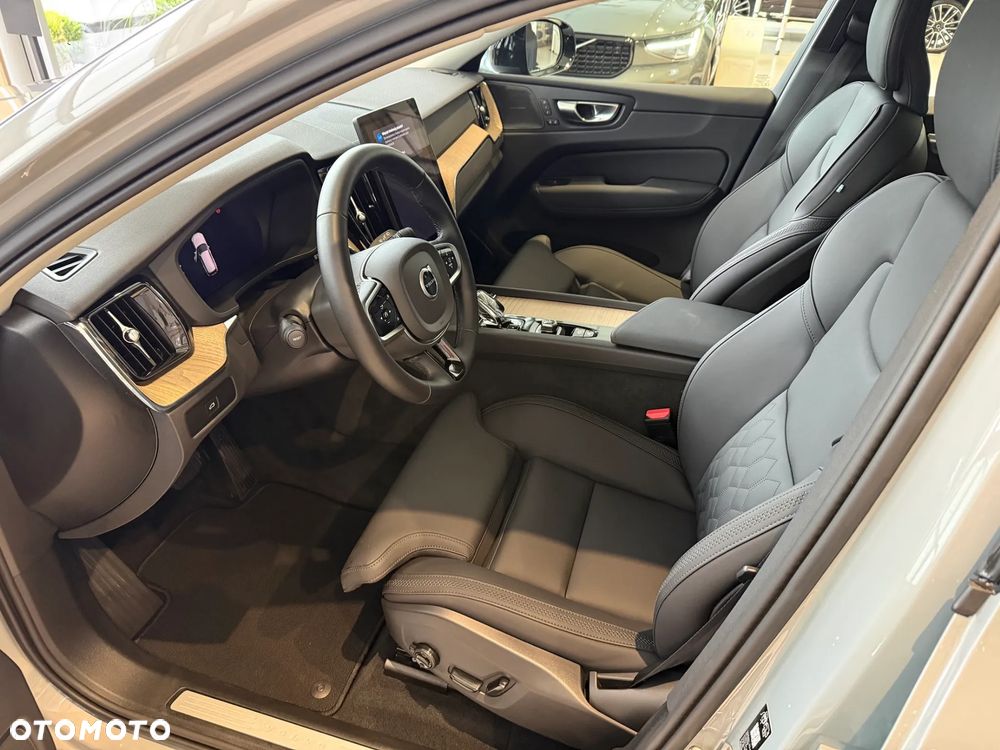 Volvo XC 60 B5 B AWD Plus Dark - 13