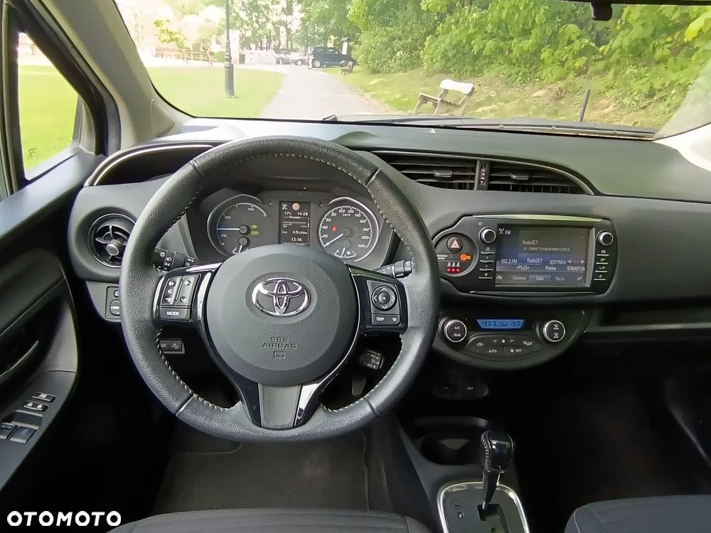 Toyota Yaris Hybrid 100 Premium - 7