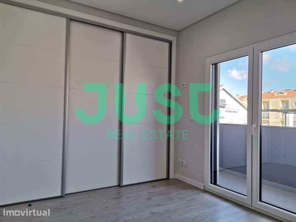 Triplex com terraço e garagem na Quinta do Conde - Grande imagem: 3/15