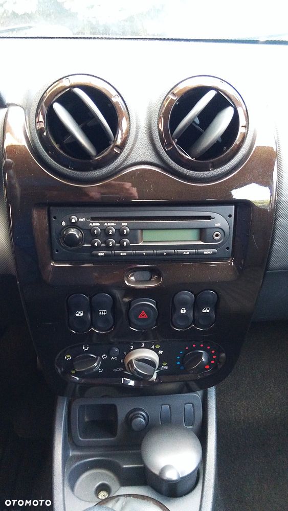 Dacia Duster 1.6 Laureate Euro5 - 12