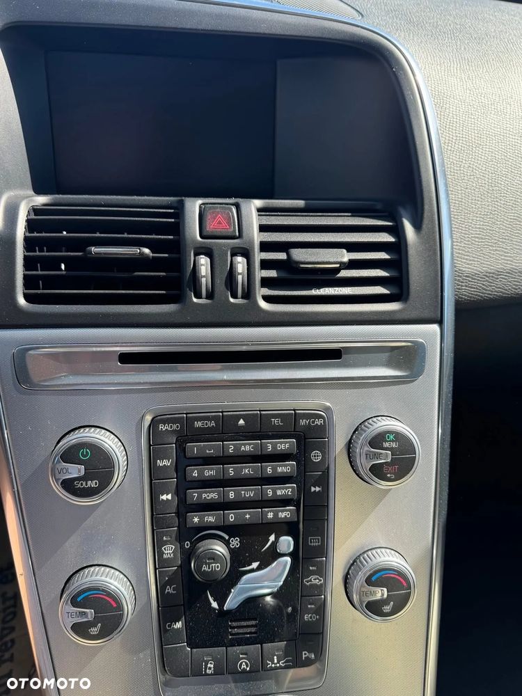 Volvo XC 60 D4 Geartronic Summum - 4