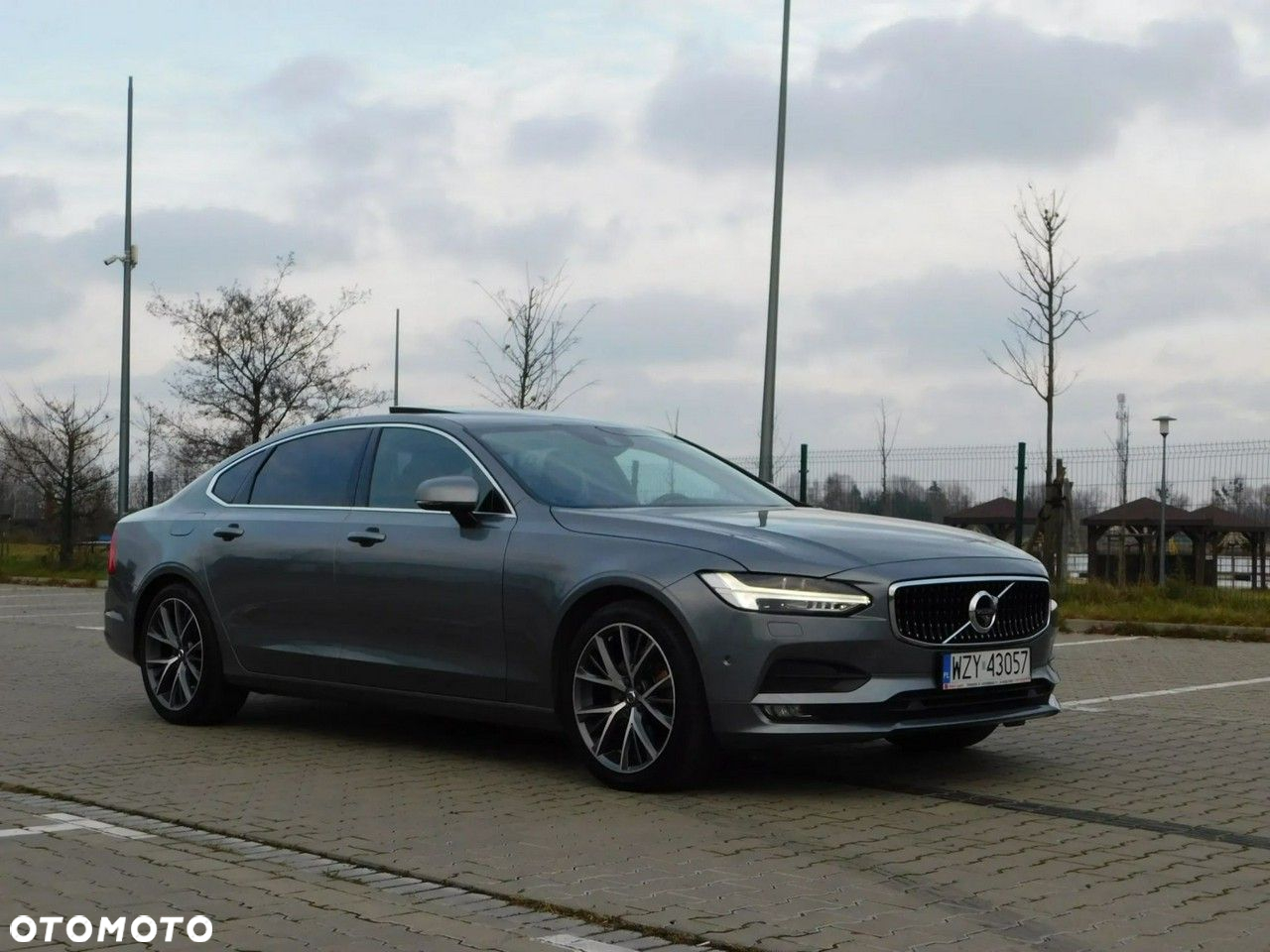 Volvo S90 - 2