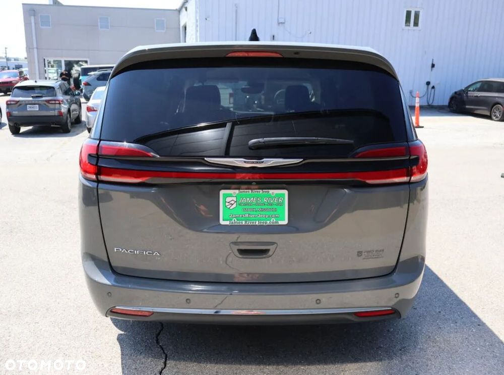 Chrysler Pacifica - 5