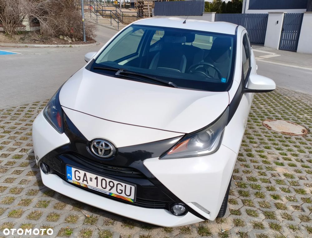 Toyota Aygo x-play - 1