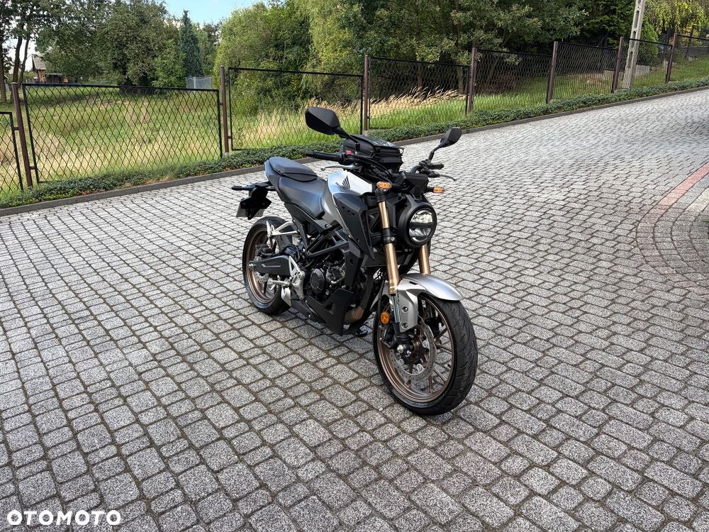 Honda CB - 1