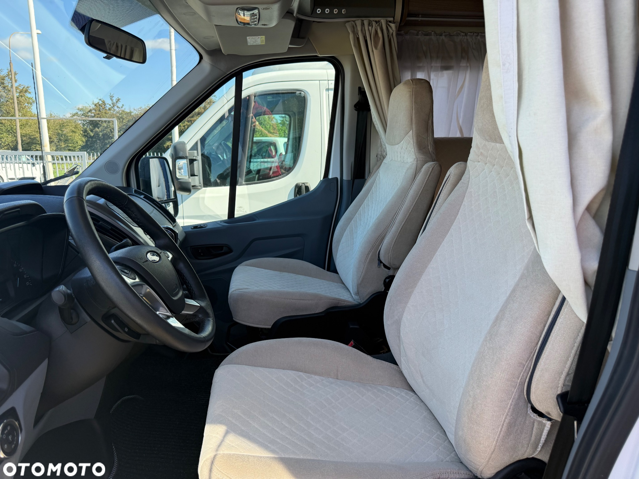Ford Transit Challenger - 10