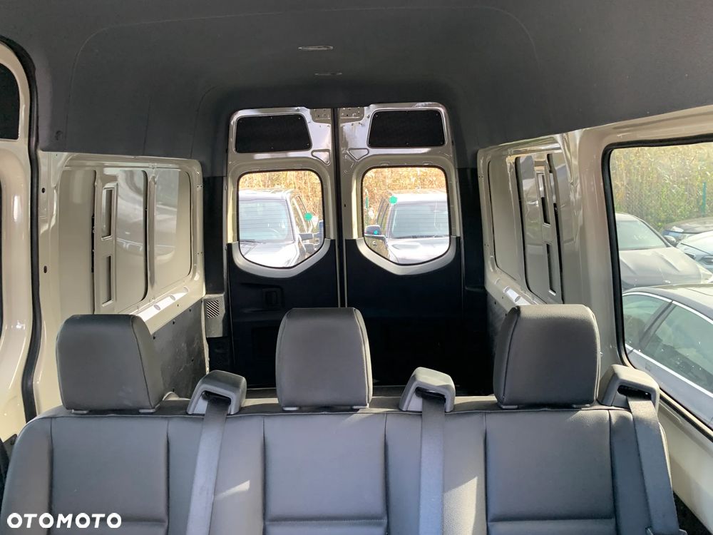 Mercedes-Benz Sprinter - 23