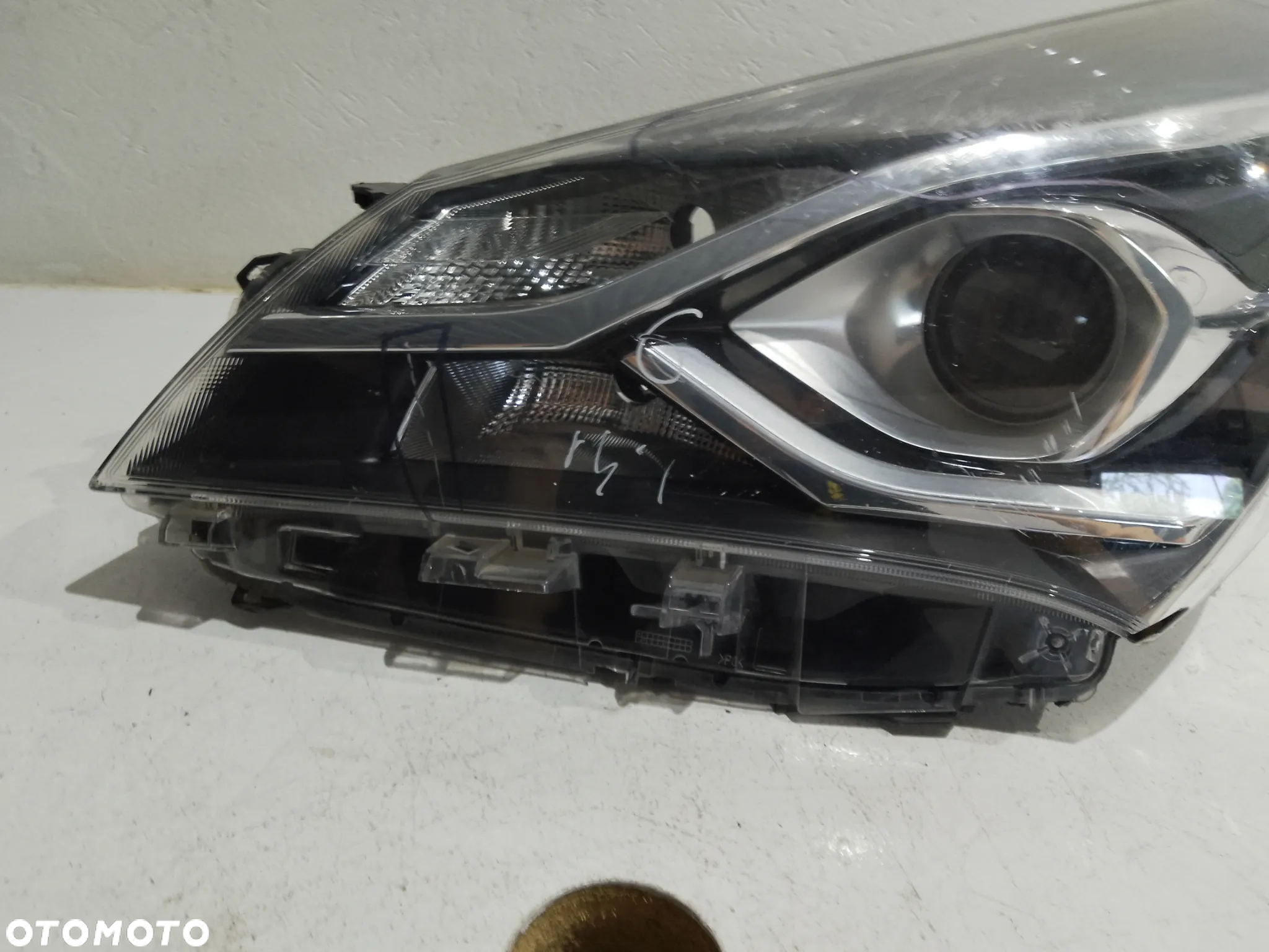 Toyota Yaris III FL 2014–2017 – Reflektor Lewy Przód Halogen EU - 3