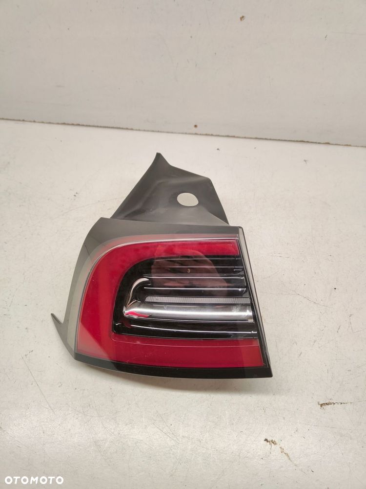 tesla 3 lift lampa tylna lewa + klapka ładowania - 2