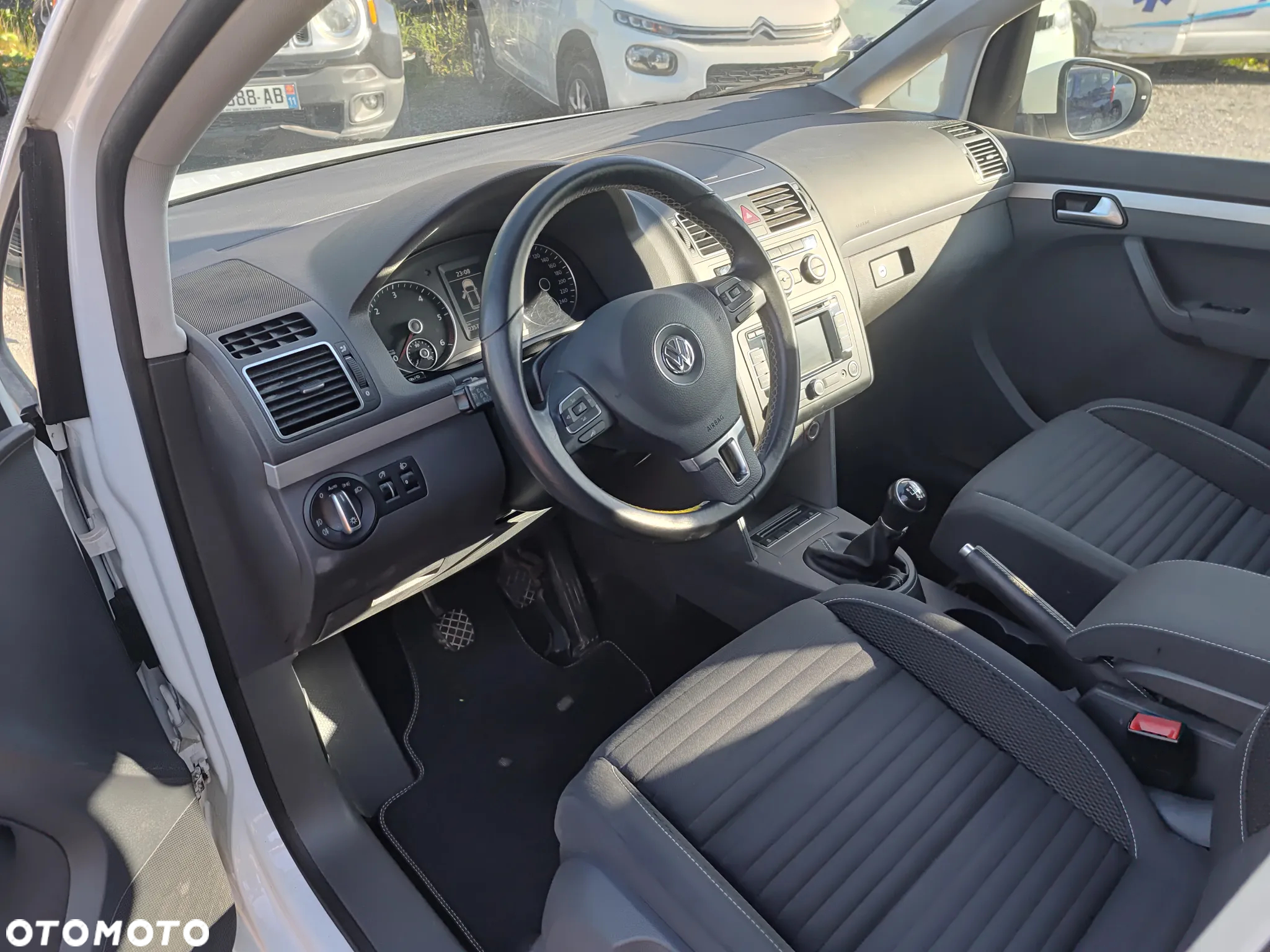 Volkswagen Touran 1.6 TDI DPF Comfortline - 23