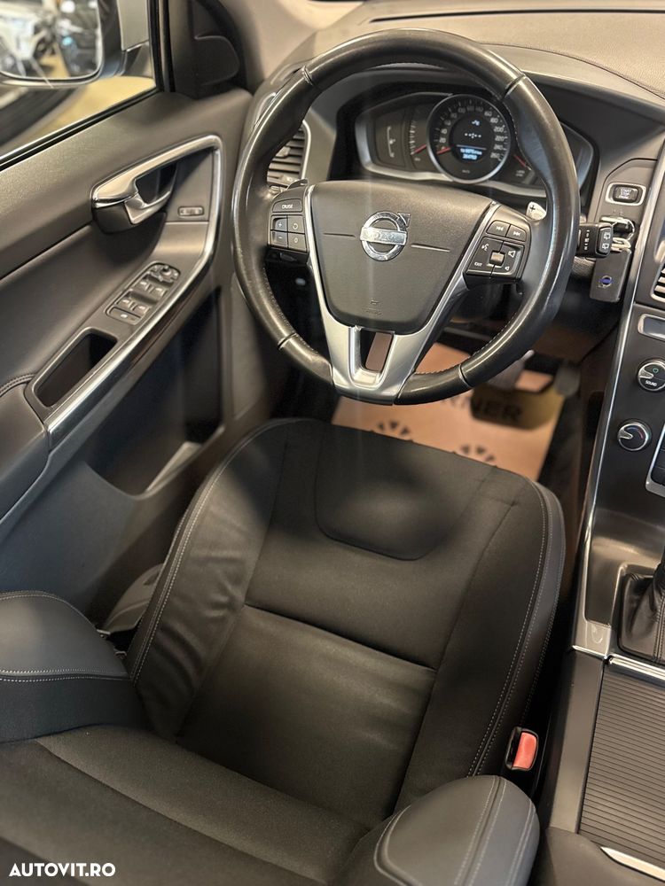 Volvo XC 60 D4 AWD Geartronic Momentum - 12