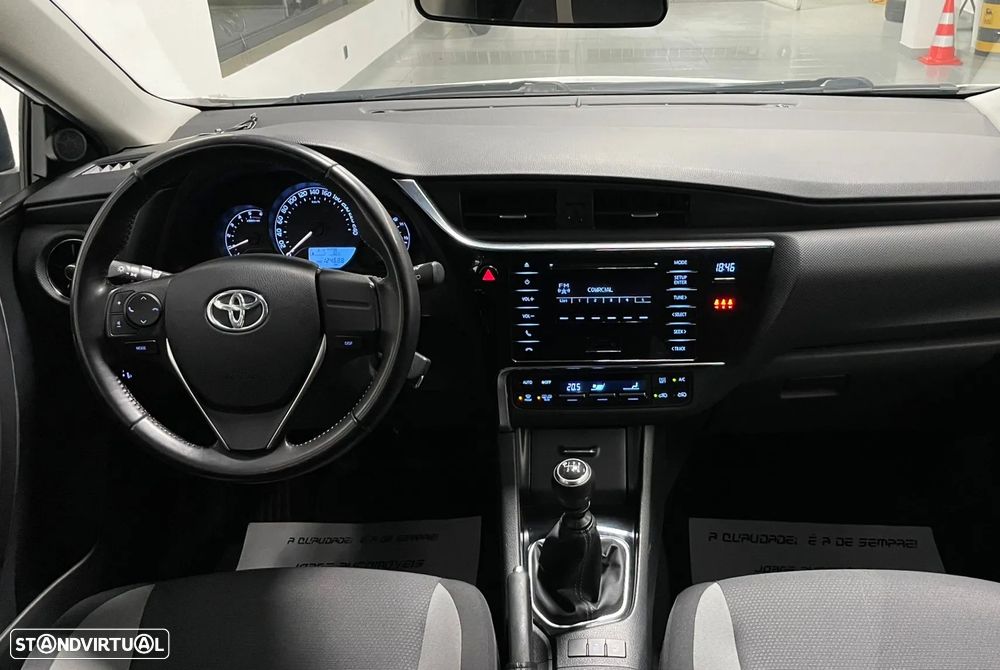 Toyota Auris 1.4 D-4D Exclusive - 30