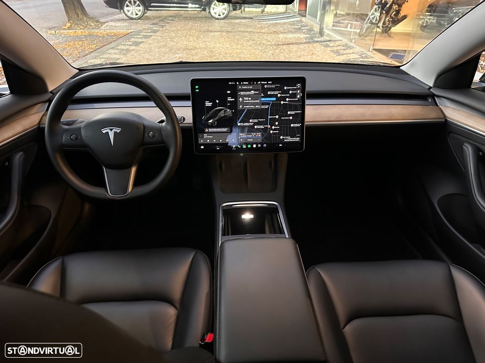 Tesla Model 3 - 8