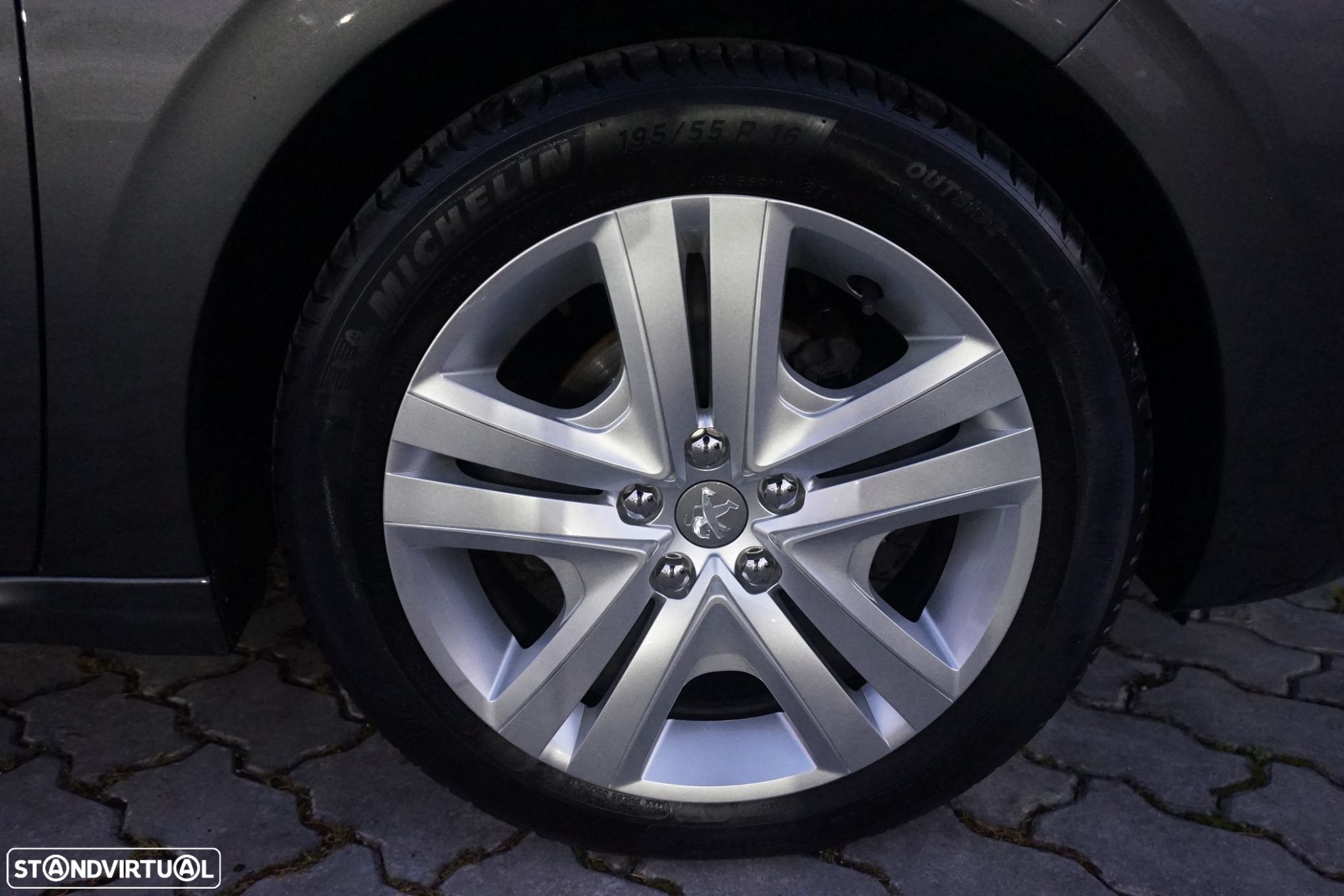 Peugeot 208 1.2 PureTech Style - 18