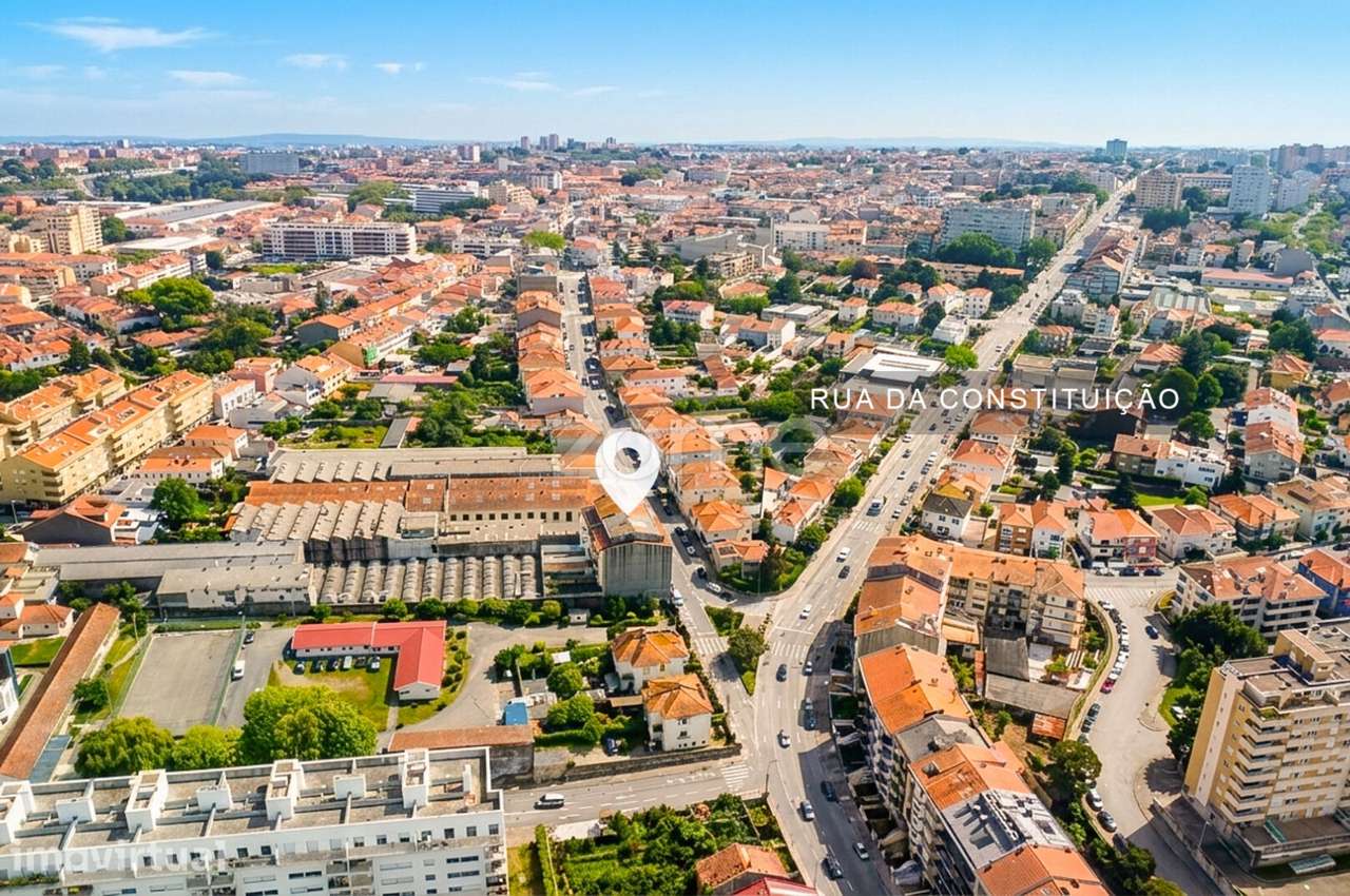 Apartamento T2+1 duplex na Rua Pedro Hispano, Ramalde, Porto - Grande imagem: 2/28
