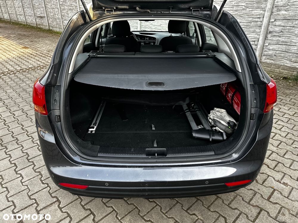 Kia Ceed 1.6 GDI Dream Team Edition - 4