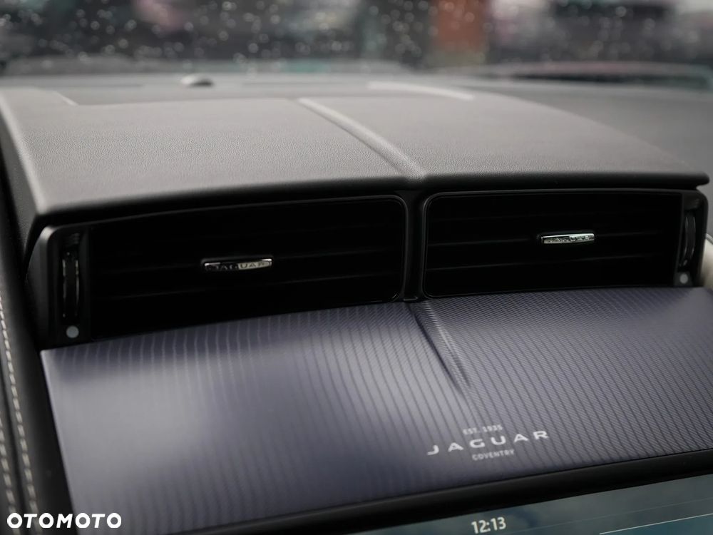 Jaguar F-Type P300 R-Dynamic - 21