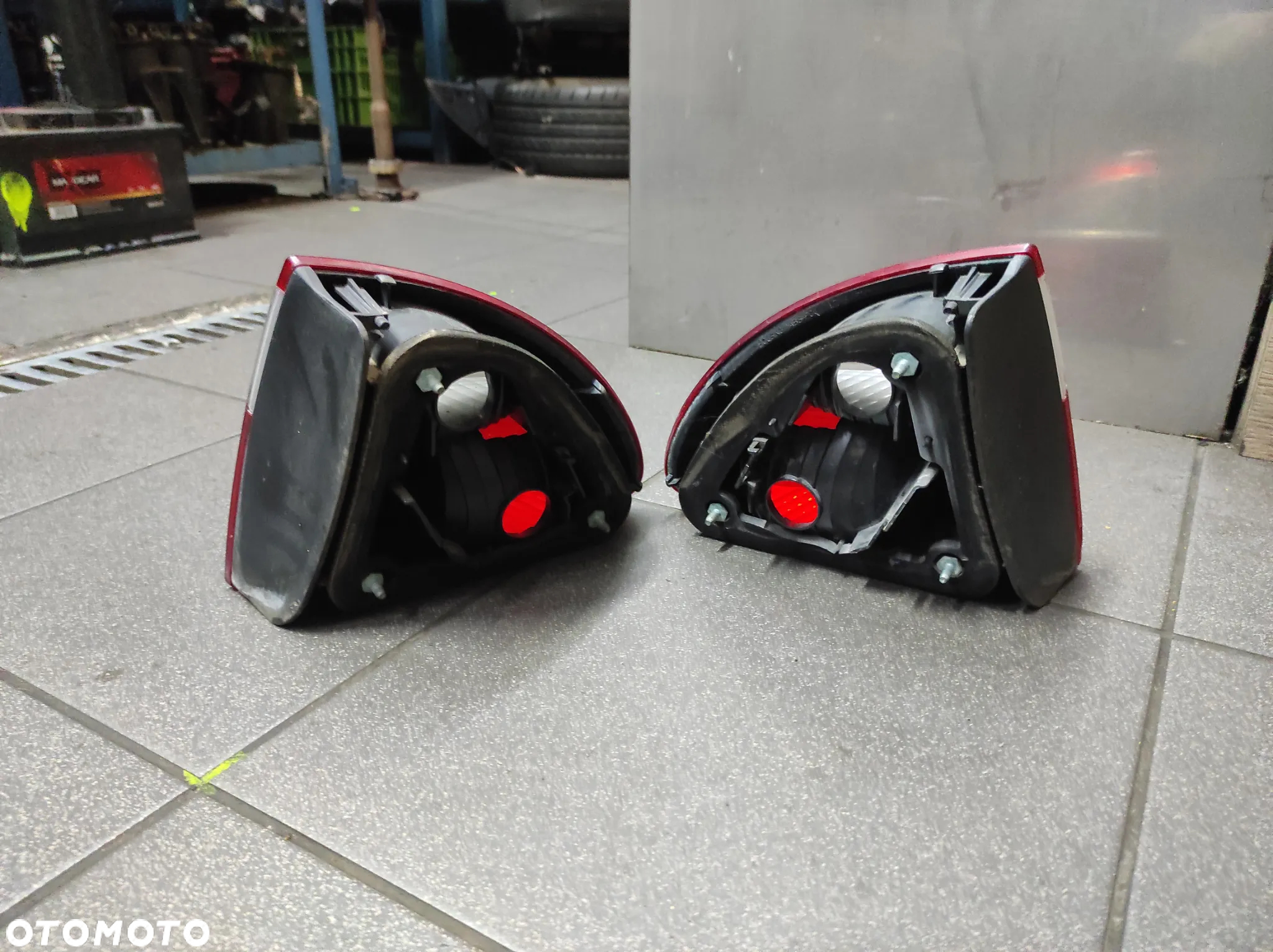 LAMPA PRAWA LEWA TYLNA LEWY PRAWY TYŁ W BŁOTNIK SEAT LEON 1  WYSYŁKA !!! - 2