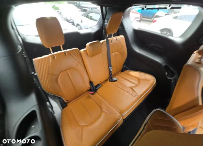 Chrysler Pacifica - 12