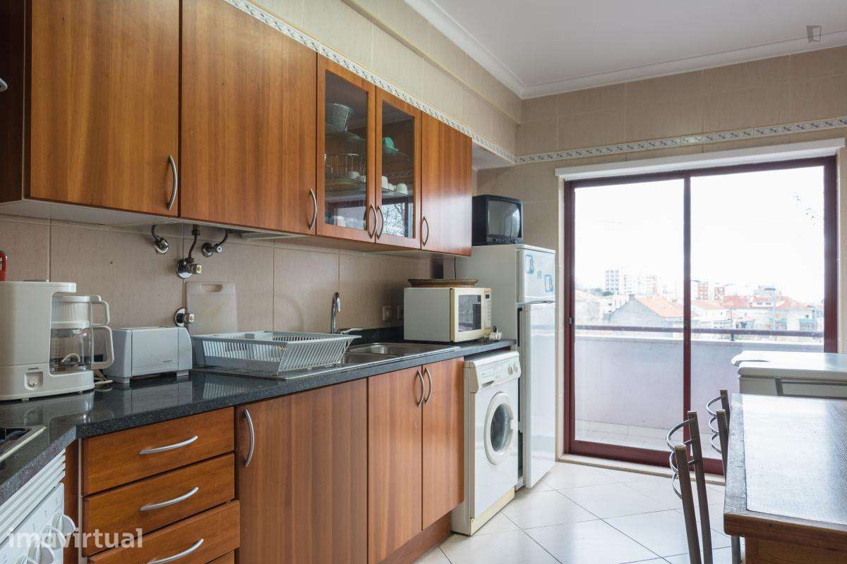 Quarto - localizado em Caparica Lisbon - Grande imagem: 4/33
