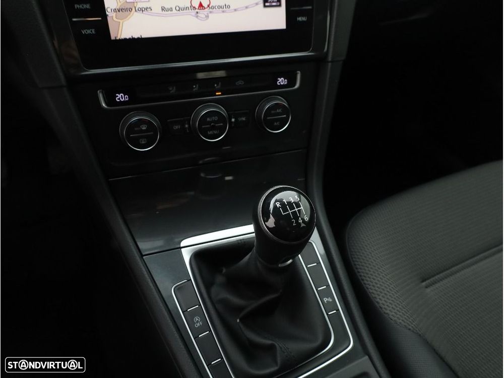 VW Golf 1.0 TSI Confortline - 18