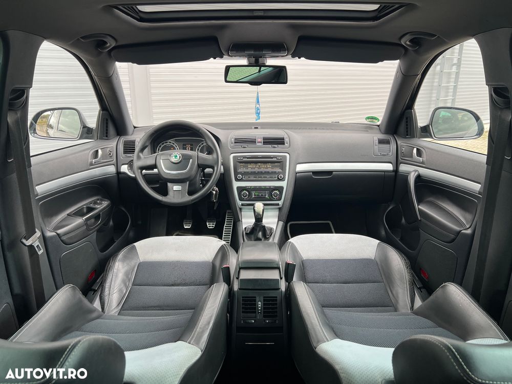 Skoda Octavia Combi 2.0 TDI RS - 8