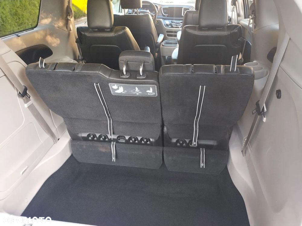 Chrysler Pacifica - 12