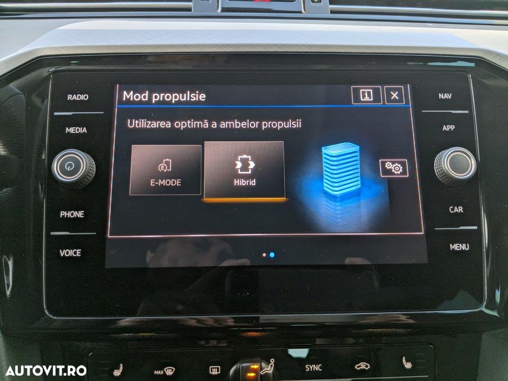 Volkswagen Passat - 12