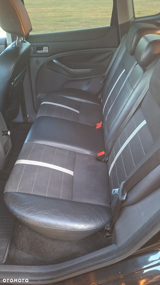 Ford Kuga 2.0 TDCi Titanium - 8
