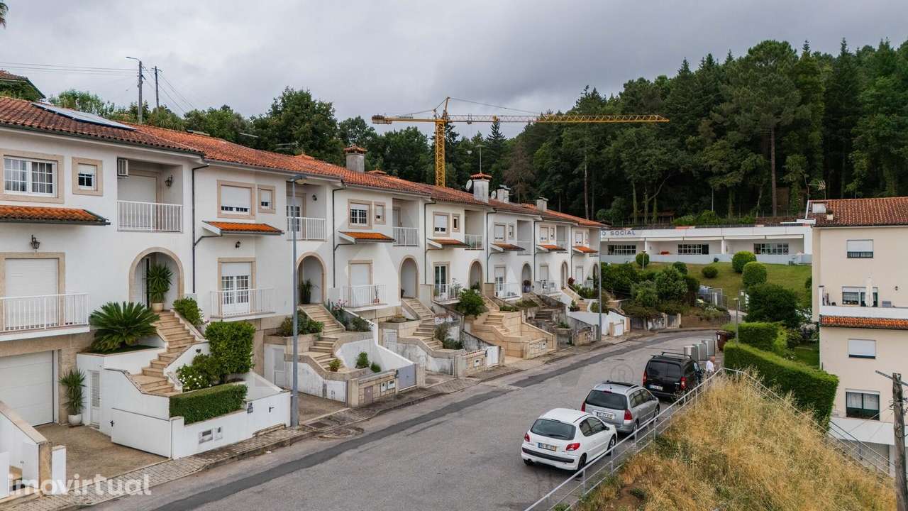 Moradia T4 no Centro de Cabeceiras de Basto - Grande imagem: 4/54