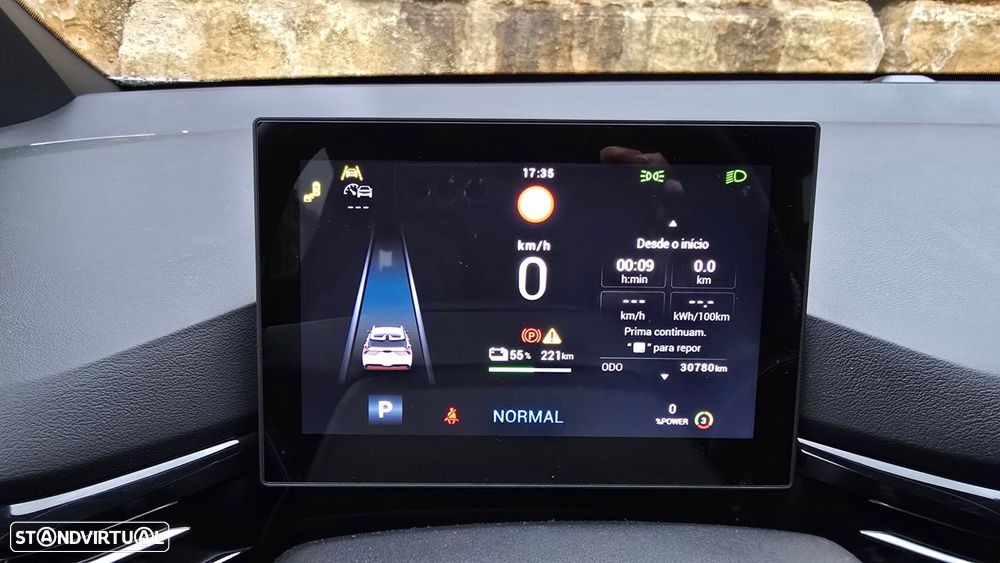 MG MG4 64 kWh Luxury - 18