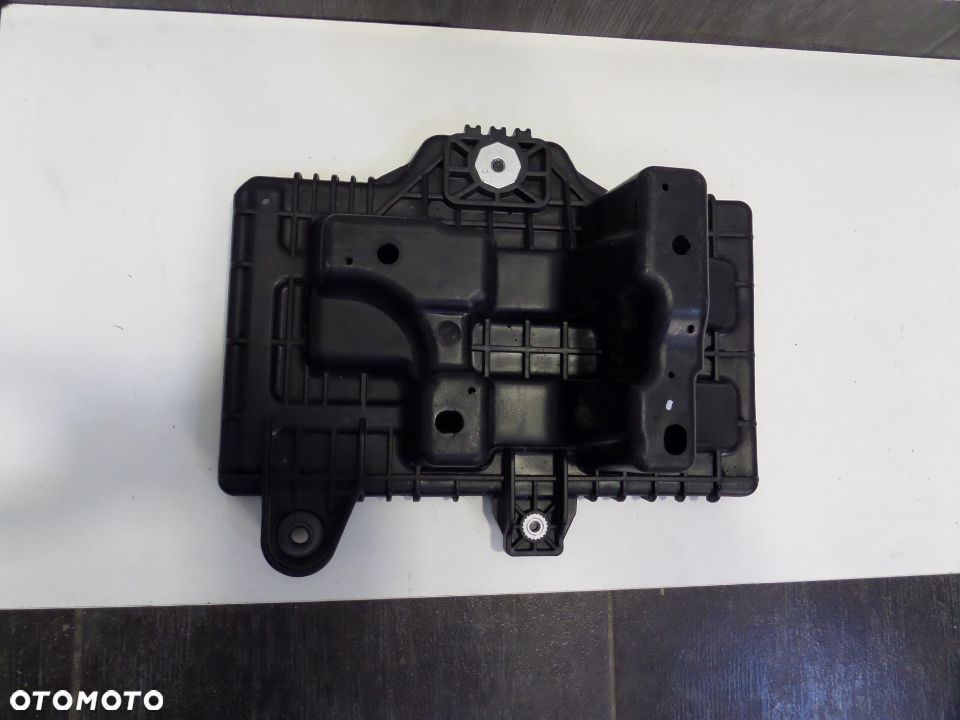 HYUNDAI TUCSON 15- PODSTAWA AKUMULATORA 37150D3000 - 2