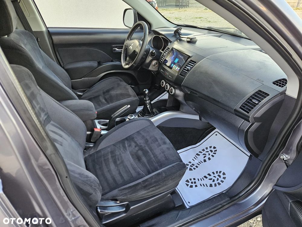 Mitsubishi Outlander - 10