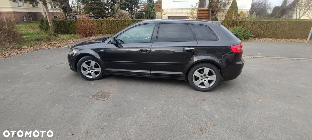 Audi A3 Sportback 1.6 TDI DPF S line Sportpaket - 11