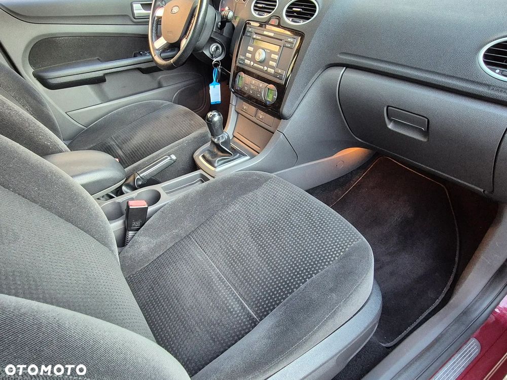Ford Focus 1.6 16V Ghia - 25