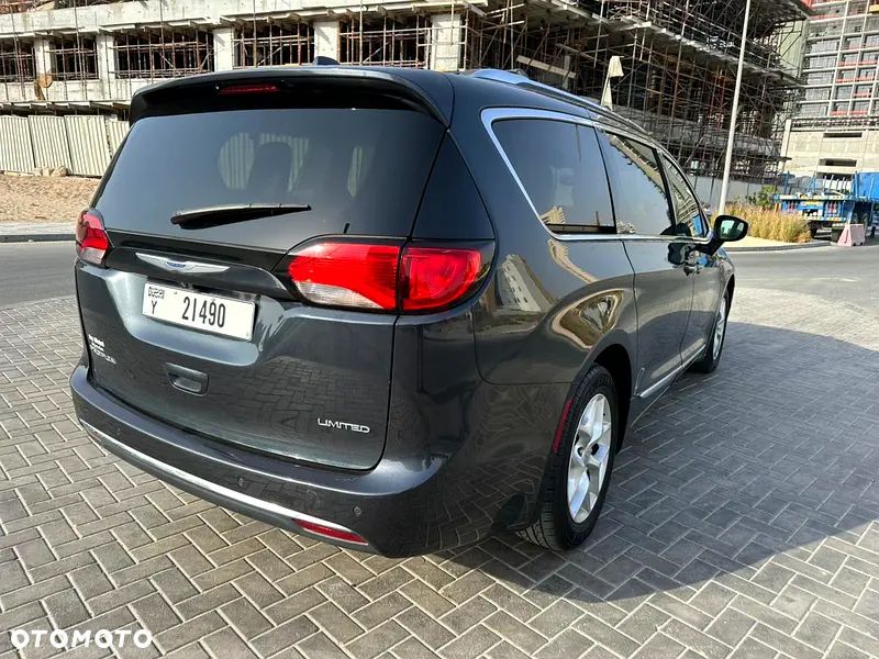 Chrysler Pacifica - 4