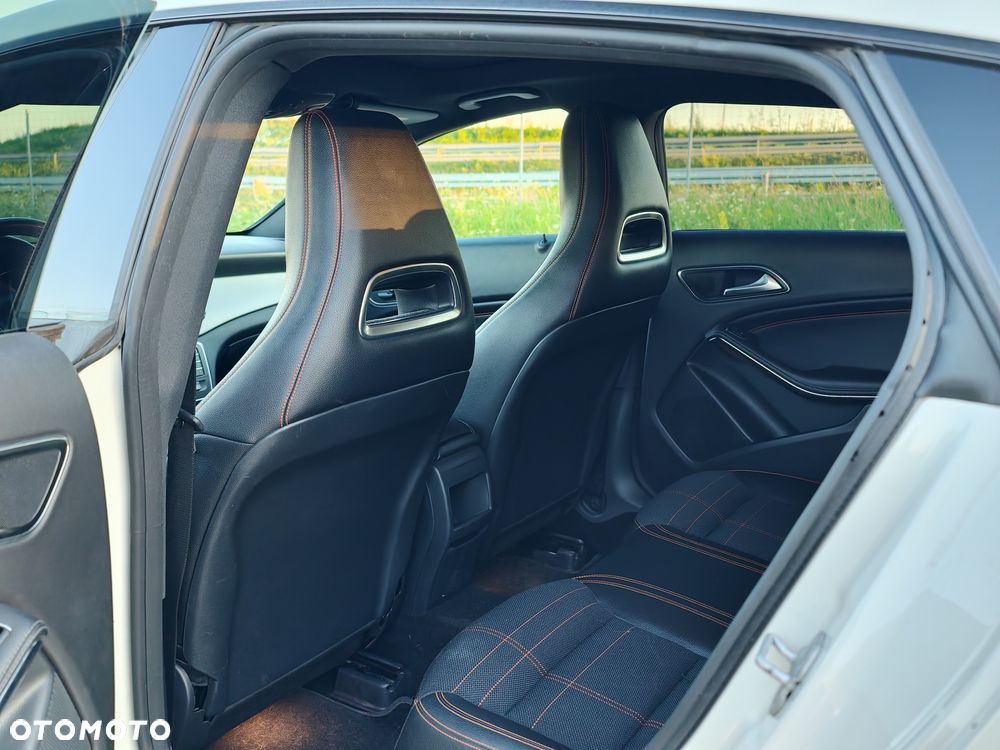 Mercedes-Benz CLA 200 7G-DCT - 14
