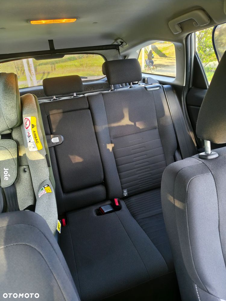 Toyota Auris 1.6 Premium - 24