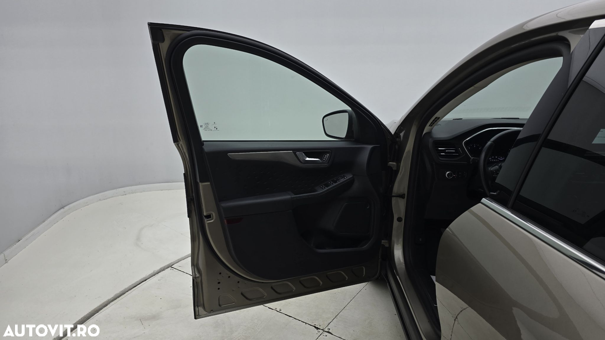 Ford Kuga - 10