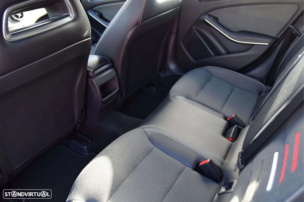 Mercedes-Benz A 180 d AMG Line - 22