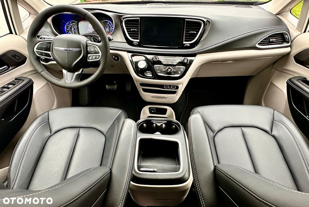 Chrysler Pacifica - 4